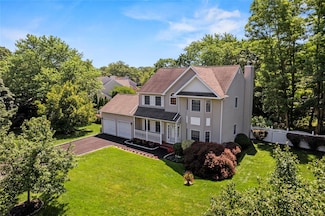 6 Rosewood Ct, Lake Grove, NY 11755