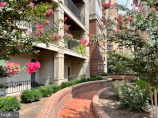 2310 14th St N Unit 207, Arlington, VA 22201