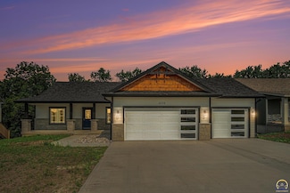 4334 SW Lakeside Dr, Topeka, KS 66610