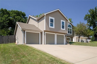 414 Hillbrook Ct, Lansing, KS 66043