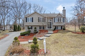 5 Violet St, Johnston, RI 02919