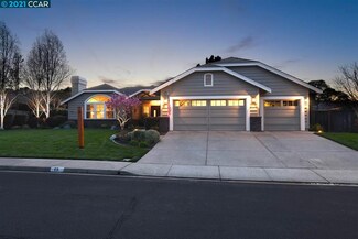 15 Williams Dr, Moraga, CA 94556
