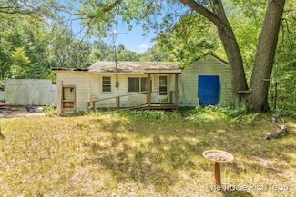 10603 Paw Ave, Grant, MI 49327