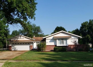 2435 Birchview Dr, Florissant, MO 63033