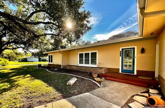 808 S 8th St, Kenedy, TX 78119