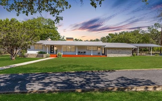 116 Royal Oaks Rd, Kerrville, TX 78028