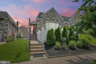 7607 Leonard St, Philadelphia, PA 19152