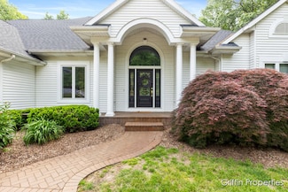 7834 Strawberry Ln NE, Belmont, MI 49306