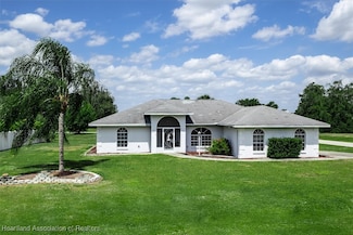 200 Maple Ln, Sebring, FL 33876