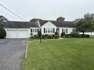 38 Bradish Ln, Bay Shore, NY 11706
