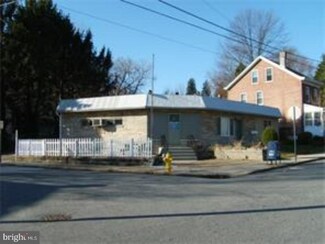 401 10th St, Upland, PA 19015