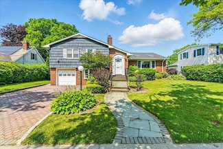189 Blackheath Rd, Lido Beach, NY 11561