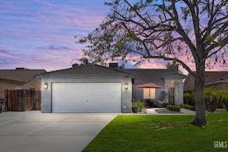 329 W Pilot Ave, Bakersfield, CA 93308
