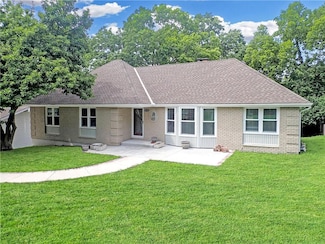 404 NW Briarcliff Rd, Kansas City, MO 64116