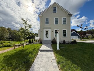 5 Moncrief St Unit 1, Amesbury, MA 01913
