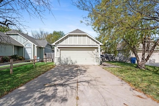8708 E Parkmont Dr, Wichita, KS 67207