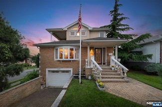 28 Elizabeth Ct, Secaucus, NJ 07094
