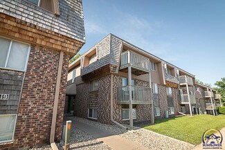 2325 SW Briarwood Plaza Unit 302E, Topeka, KS 66611