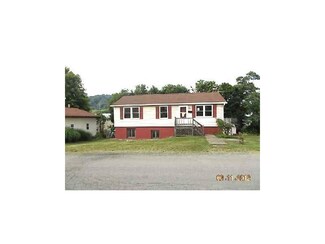 203 Northview Dr, Zelienople, PA 16063