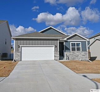 4460 Leawood Dr, Bellevue, NE 68133