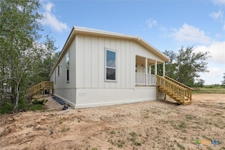 855 Roosevelt Rd, Luling, TX 78648