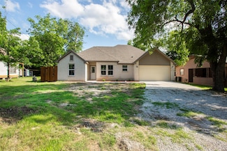 519 W James St, Wills Point, TX 75169