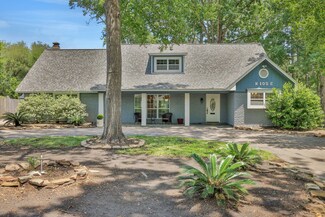 105 N Delmont Dr E, Conroe, TX 77301