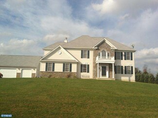 22 Alexander Rd, Kintnersville, PA 18930