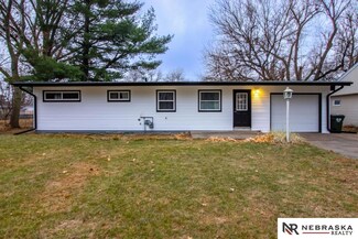 411 Eldora Ln, Lincoln, NE 68505