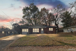 123 Pawnee Dr, Swansea, IL 62226