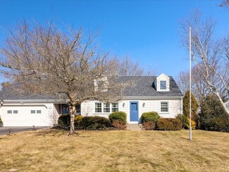 27 Dianne Ave, Portsmouth, RI 02871