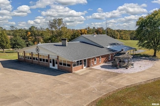 6694 Shamrock Rd, Tamaroa, IL 62888