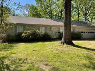 42 Coachlight Dr, Little Rock, AR 72227