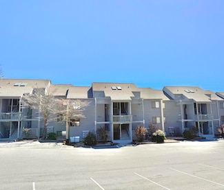 120 Sailors Cove Dr Unit 1312, Moneta, VA 24121