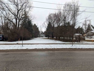 202 W Carpenter St, Charlevoix, MI 49720