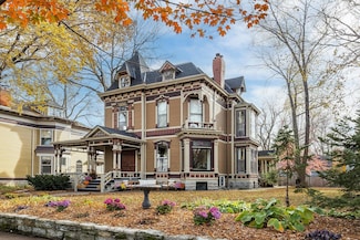 422 Laurel Ave, Saint Paul, MN 55102