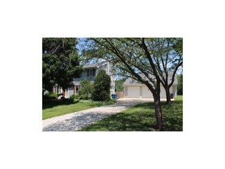9105 Oak Country Ln, De Soto, KS 66018