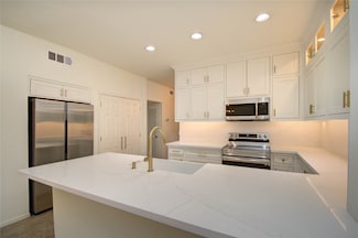 6 Town Oaks Place, Bellaire, TX 77401