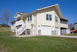 409 N Ohio St, Oxford, IA 52322