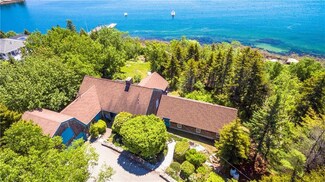 409 Island Ave, Spruce Head, ME 04859