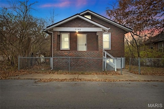 2140 Crescent Ave, Saint Louis, MO 63121