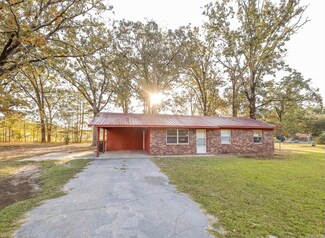 635 S 2nd St, Hampton, AR 71744