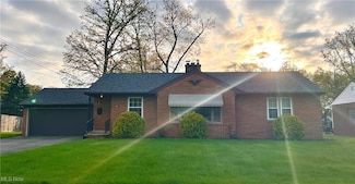 1131 Guarnieri Dr NE, Warren, OH 44483