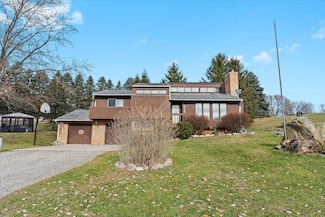 2725 Cooley Lake Rd, Highland, MI 48356