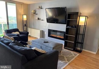 7333 New Hampshire Ave Unit 918, Takoma Park, MD 20912