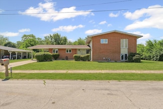 1565 S Pointe Dr, Rantoul, IL 61866