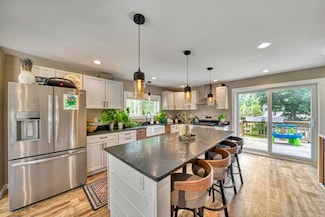 86 Chestnut St, Claremont, NH 03743
