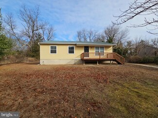 56 Maple Rd, Elmer, NJ 08318