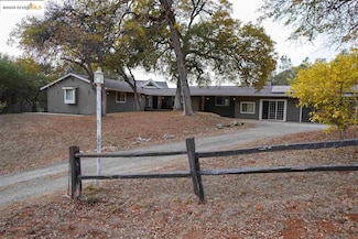 12300 Wahine Dr, Jamestown, CA 95327