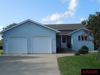 305 Pilgrim St, Saint Clair, MN 56080